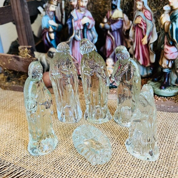 Vintage 6 pc Clear Glass Miniature Nativity Set Christmas - Picture 5 of 8